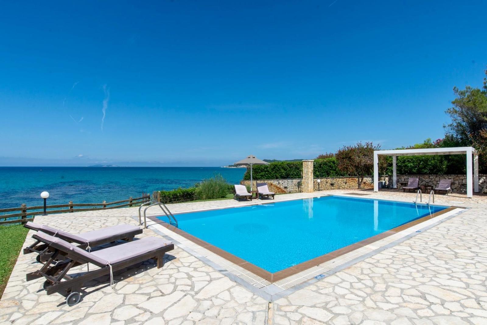 Beachfront Villa Victoras - With Private Beach Sidárion Exteriör bild
